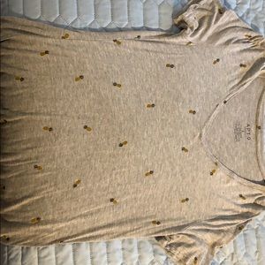 Grey t-shirt with yellow pineapples